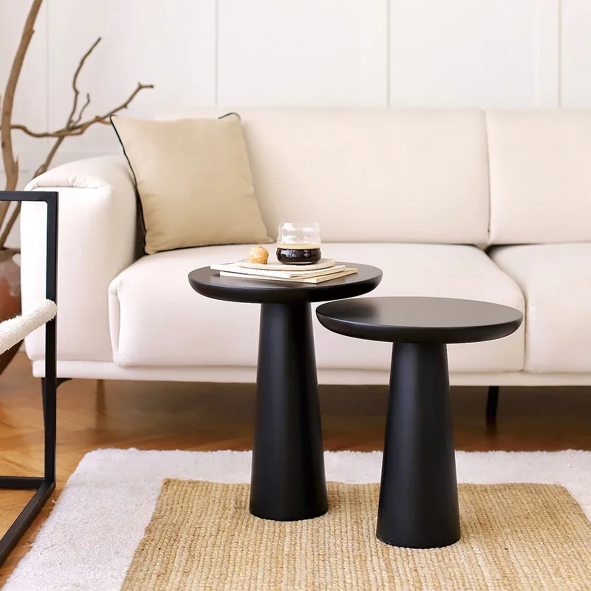 Minimalist Solid Wood Round Pedestal Accent Table