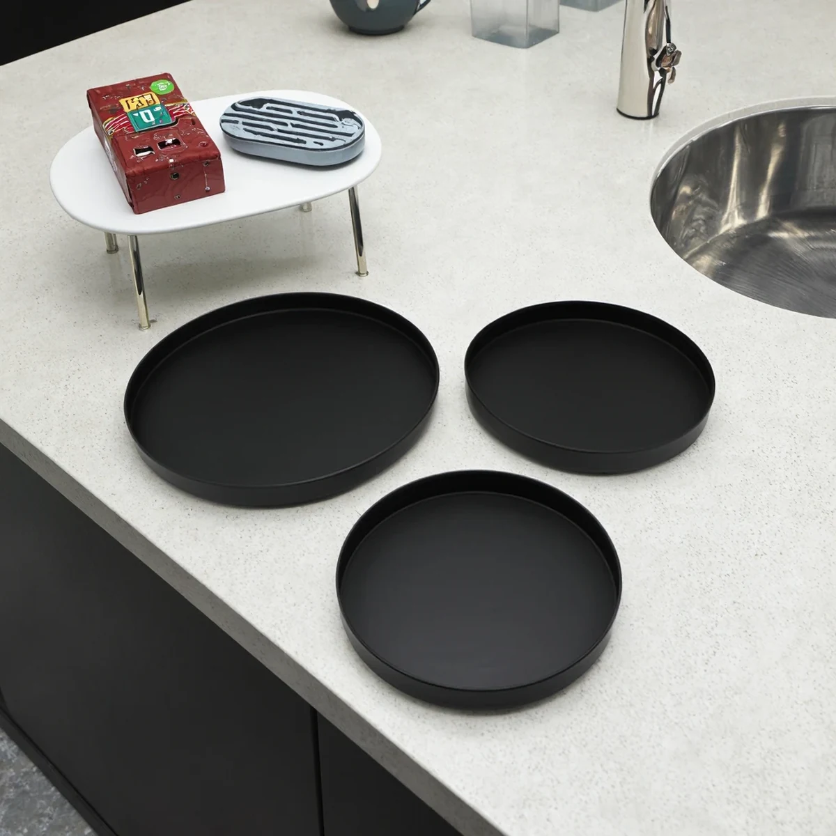 Modern Metal Round Decorative Tray