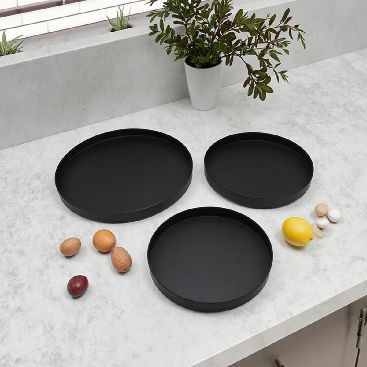 Modern Metal Round Decorative Tray