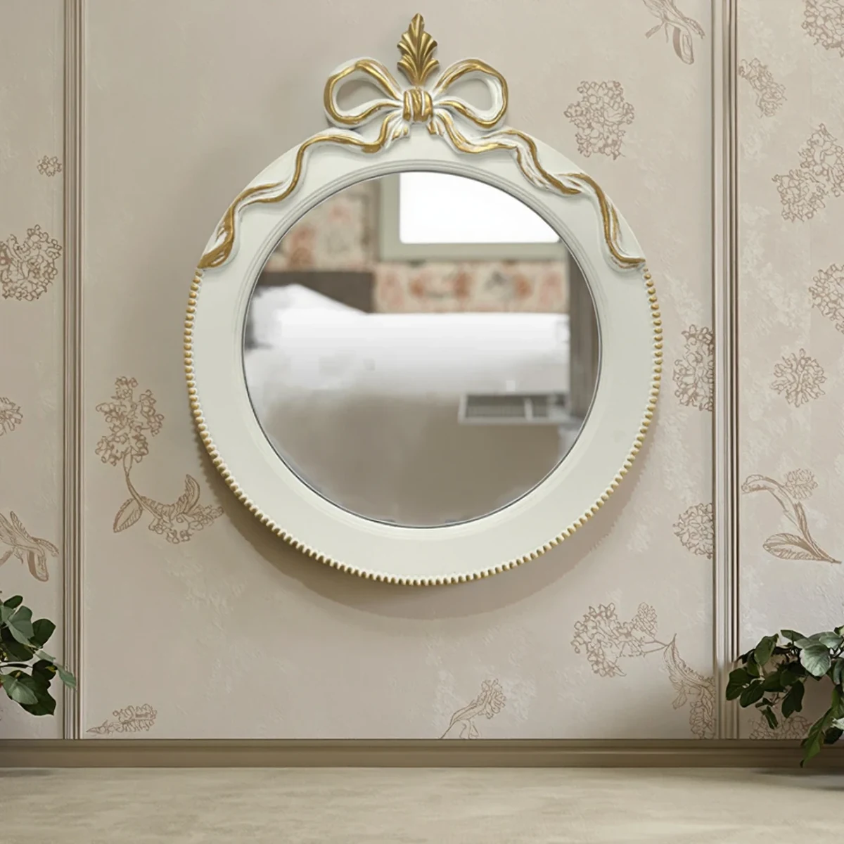 European Solid Wood Round Round Wall Mirror