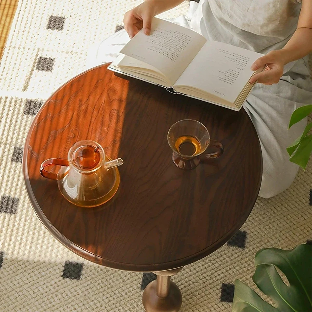 Retro Solid Wood Round Coffee Accent Table