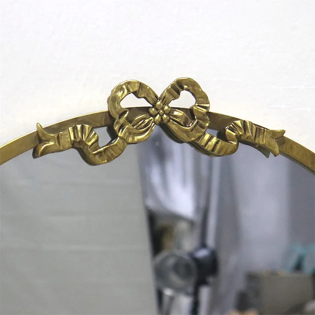 European Solid Wood Round Round Wall Mirror