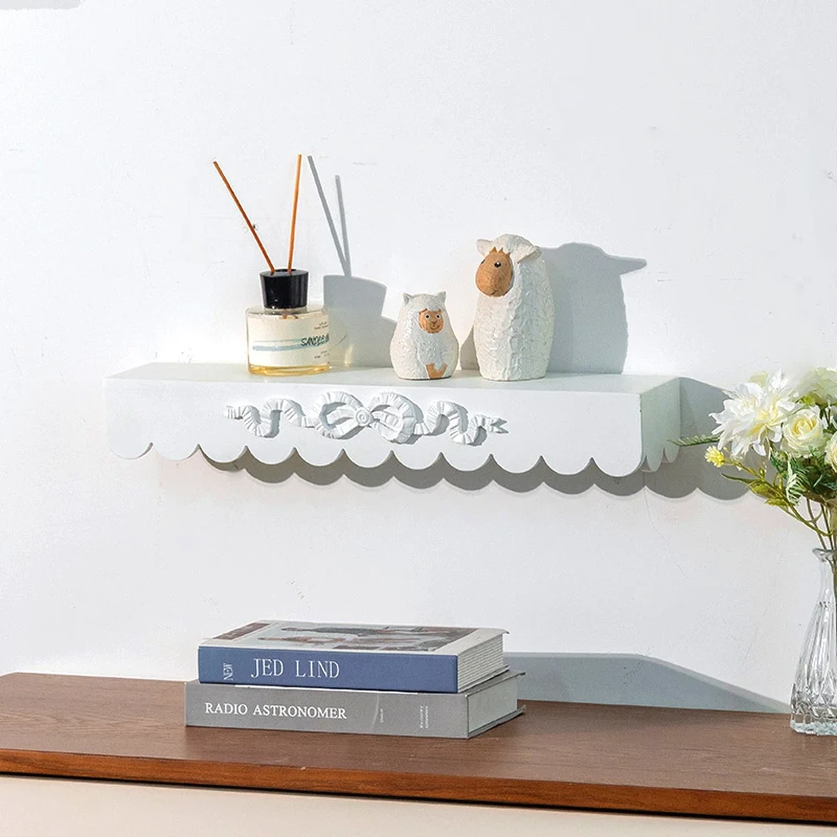 Classic Resin Floating Floating Wall Shelf