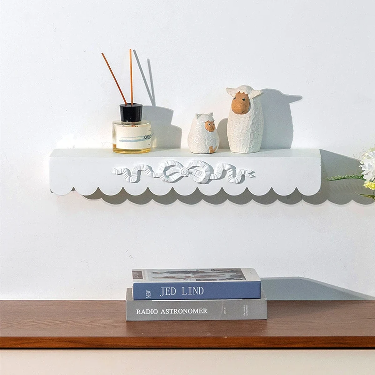 Classic Resin Floating Floating Wall Shelf