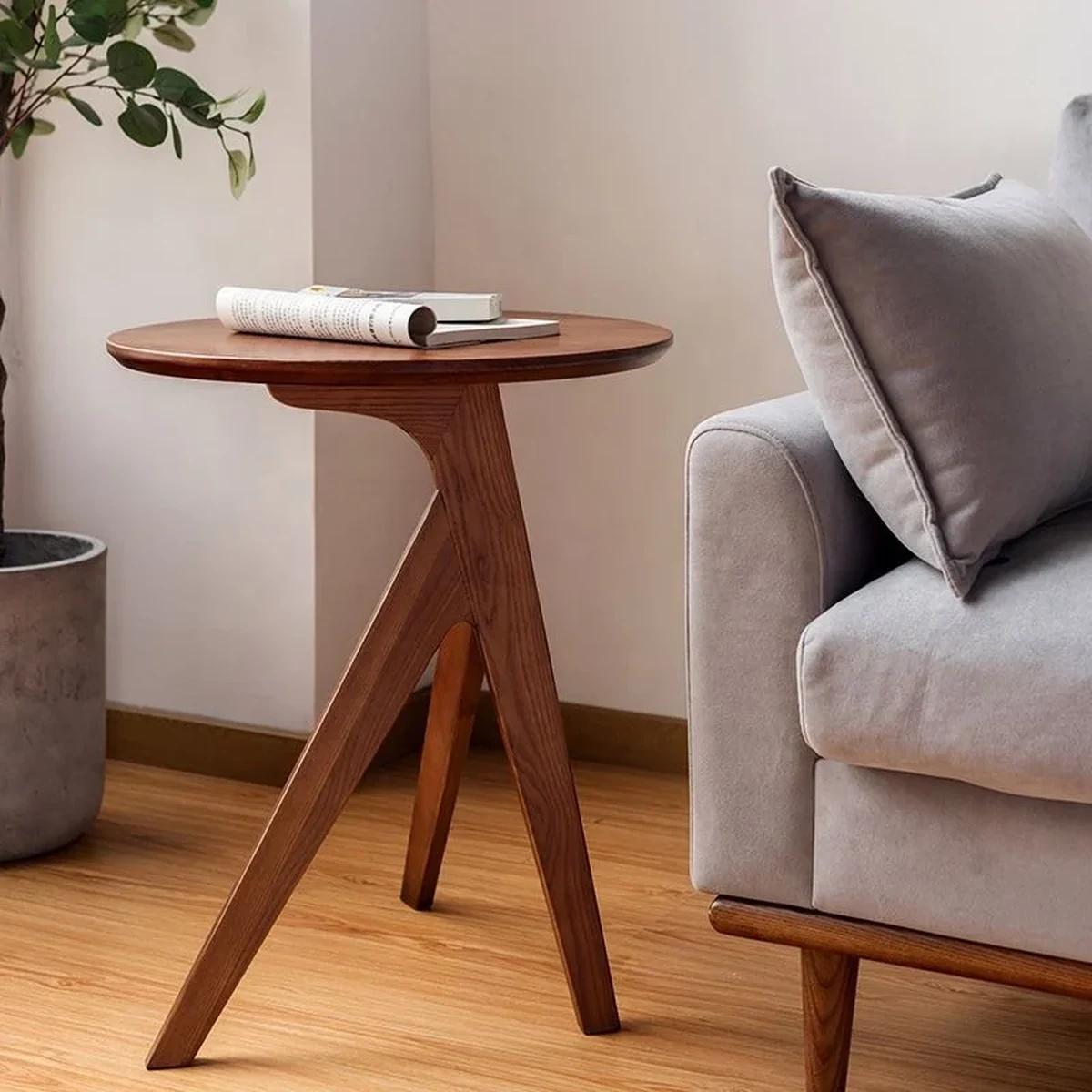 Classic Solid Wood Round Coffee Accent Table